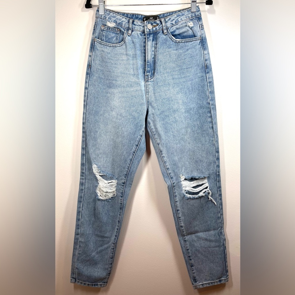 Missguided Jeans Women’s Size 2R Riot Highwaisted‎ Busted Knee Mom Jean